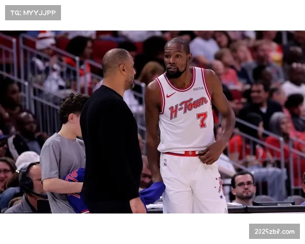 詹姆斯强调季后赛专注度更高：打火箭不能光针对杜兰特